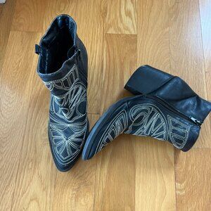 Qupid brand black western style short boots